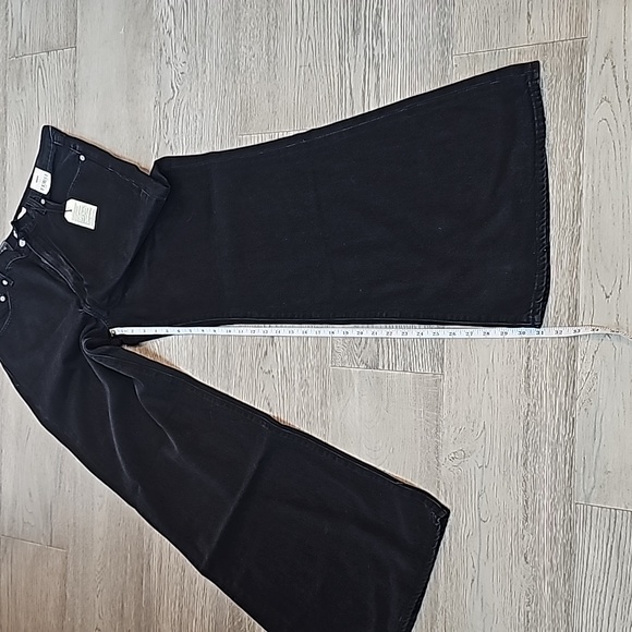 NWT Levi's high loose flare jeans. - Picture 6 of 9